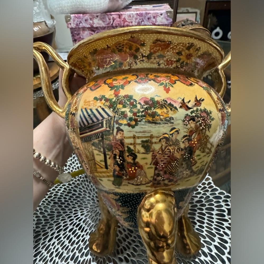 Vintage Satsuma Hand Painted Pot W/ Gold Gilding ,detailed Dots 3 legged~signed - Picture 8 of 16